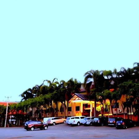 Augusta Pelabuhan Ratu Hotel Sukabumi Exterior foto