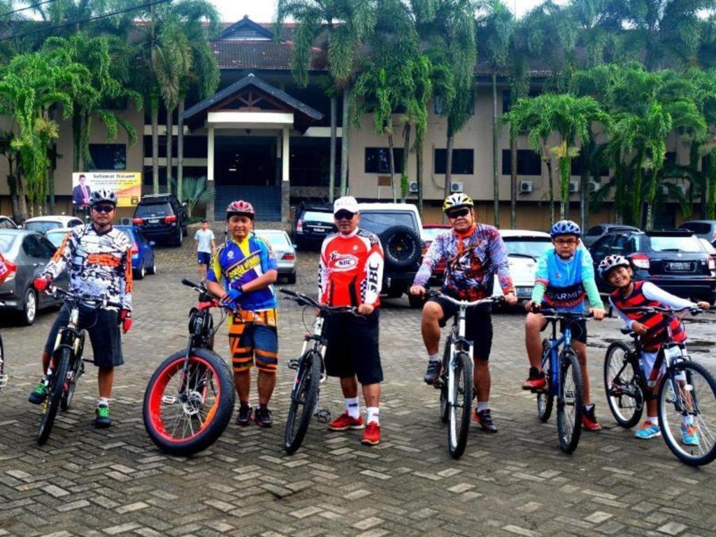 Augusta Pelabuhan Ratu Hotel Sukabumi Exterior foto