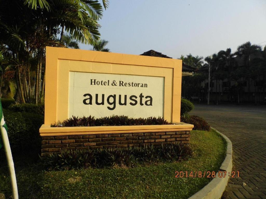 Augusta Pelabuhan Ratu Hotel Sukabumi Exterior foto