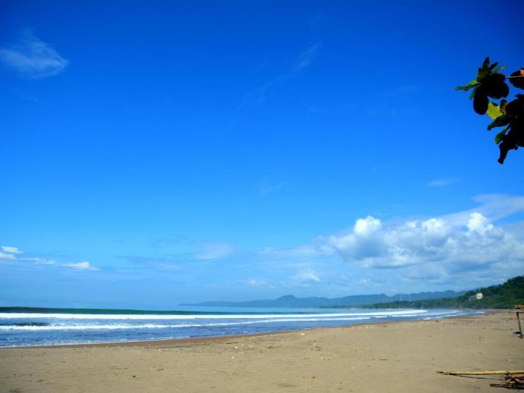Augusta Pelabuhan Ratu Hotel Sukabumi Exterior foto