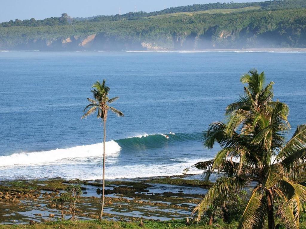 Augusta Pelabuhan Ratu Hotel Sukabumi Exterior foto