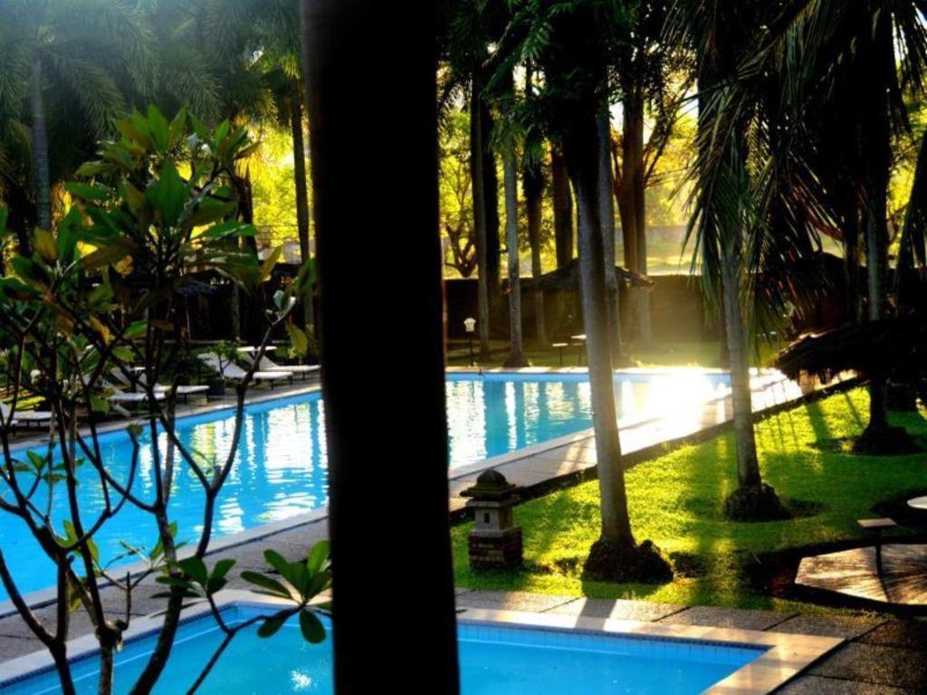 Augusta Pelabuhan Ratu Hotel Sukabumi Exterior foto