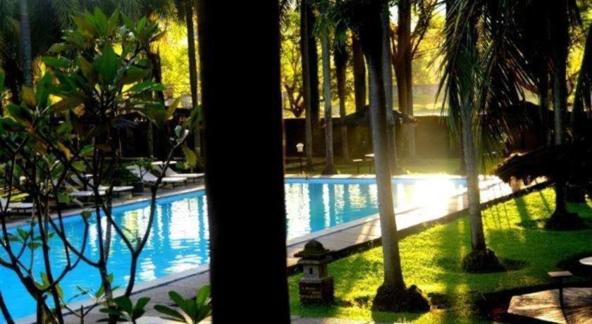 Augusta Pelabuhan Ratu Hotel Sukabumi Exterior foto