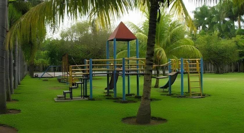 Augusta Pelabuhan Ratu Hotel Sukabumi Exterior foto