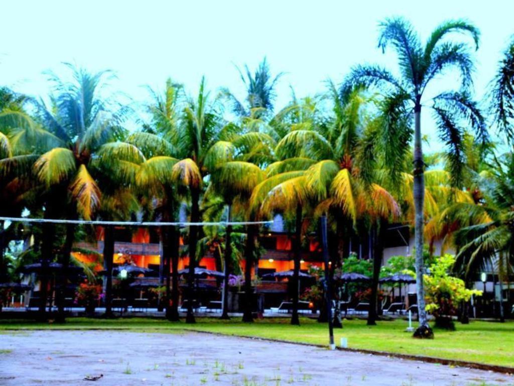 Augusta Pelabuhan Ratu Hotel Sukabumi Exterior foto