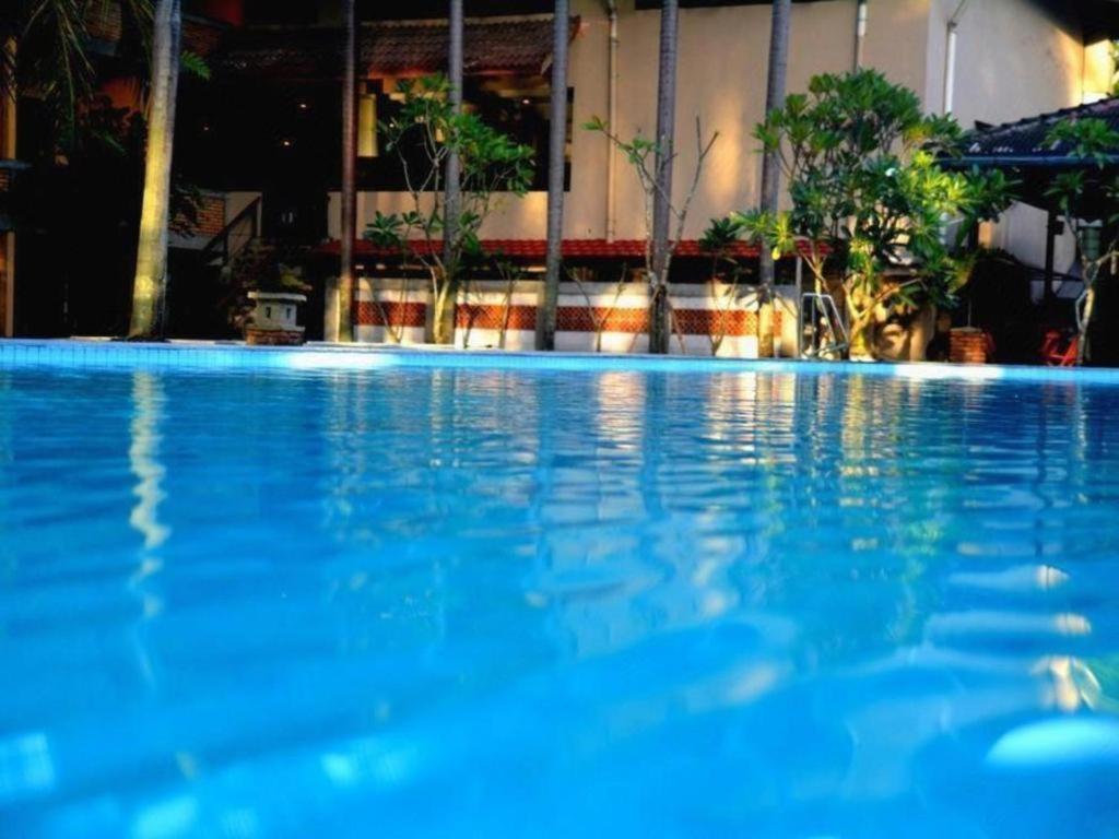 Augusta Pelabuhan Ratu Hotel Sukabumi Exterior foto