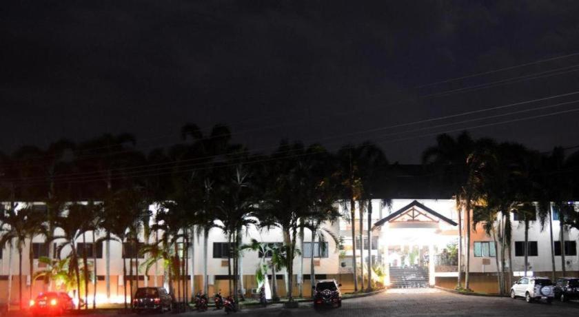 Augusta Pelabuhan Ratu Hotel Sukabumi Exterior foto