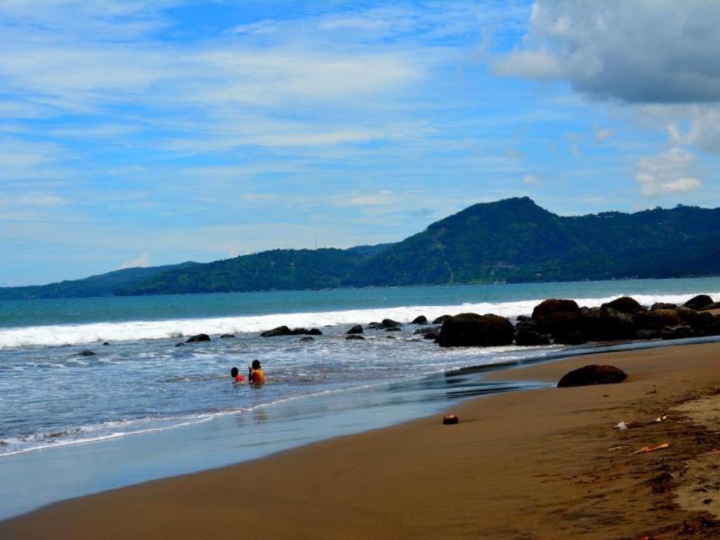 Augusta Pelabuhan Ratu Hotel Sukabumi Exterior foto